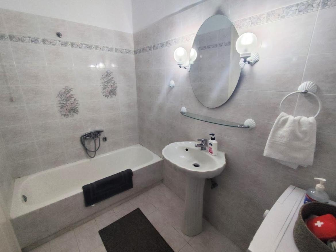Mando Patrasso - Classical Apartment In The Center Of Patras With Free Parking מראה חיצוני תמונה