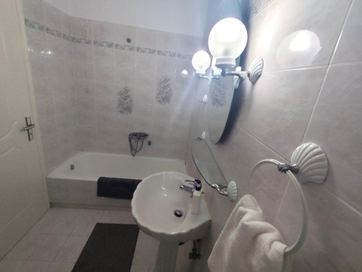 Mando Patrasso - Classical Apartment In The Center Of Patras With Free Parking מראה חיצוני תמונה