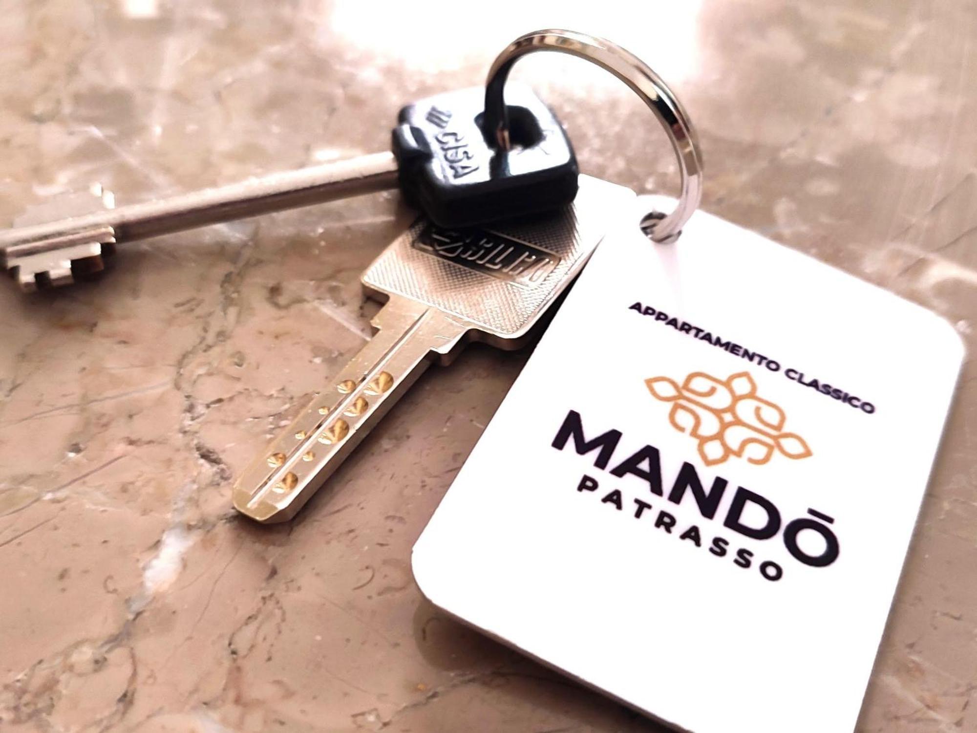 Mando Patrasso - Classical Apartment In The Center Of Patras With Free Parking מראה חיצוני תמונה